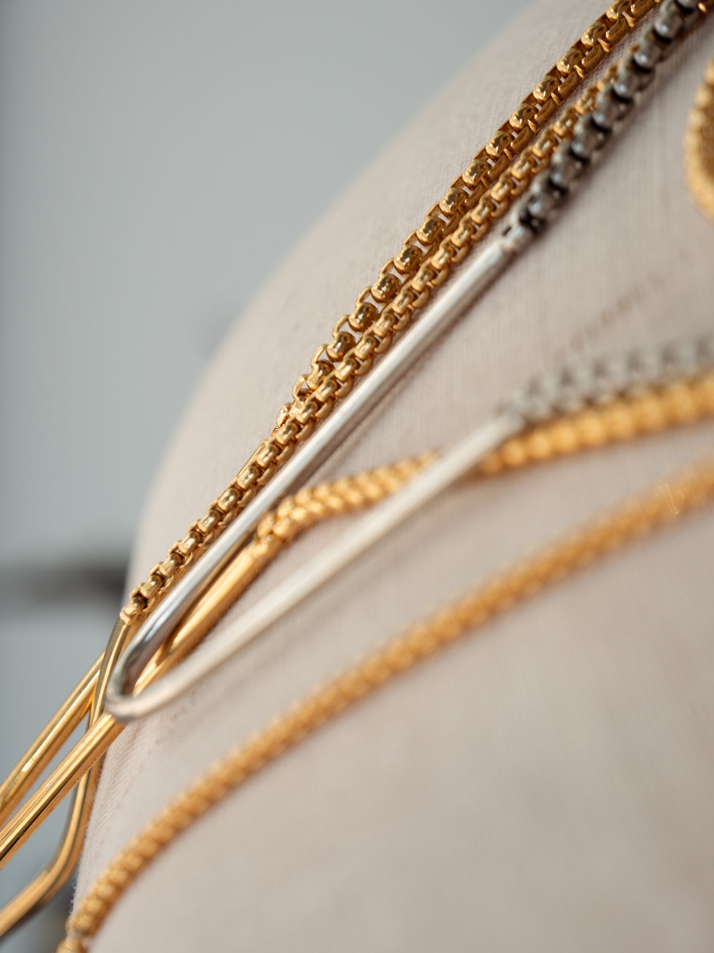 Arc Curved irregular Necklace