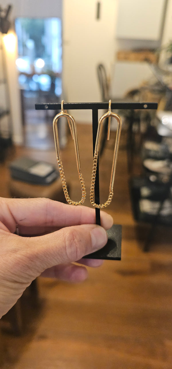 Emma Earrings Nº 9 E9G202 in the OTILYAS studio, Sheinkin 17, light view