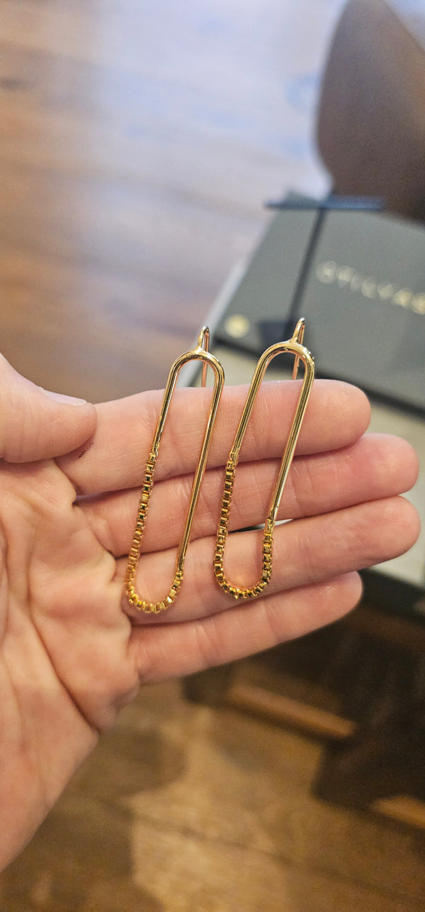 Emma Earrings Nº 9 E9G205 held in the hand at the OTILYAS studio, Sheinkin 17