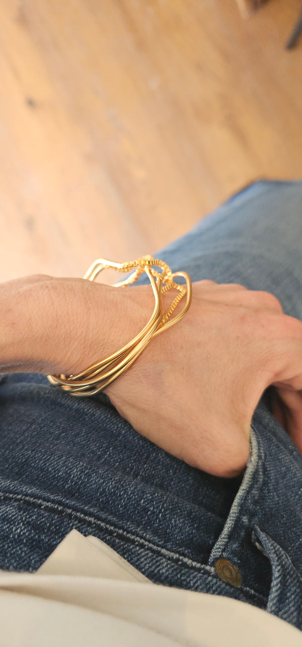 Hurricane Nº 8924, set of 5 gold-plated bracelets worn on the wrist, OTILYAS studio