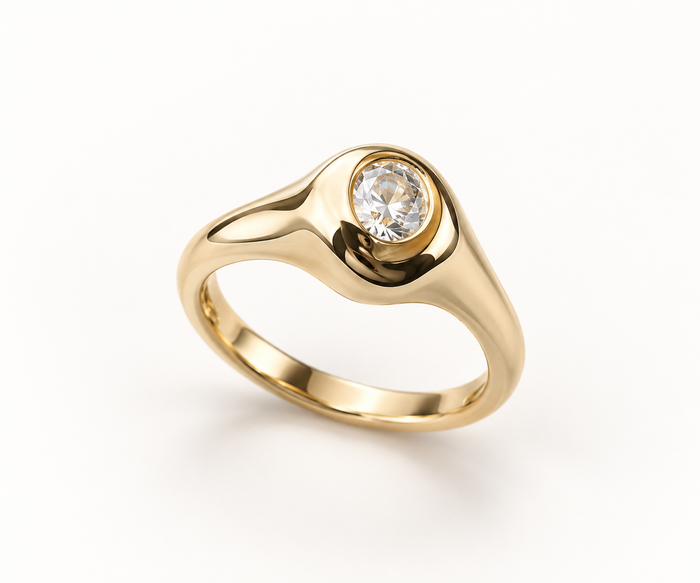 OTILYAS gold ring with a round bezel-set stone