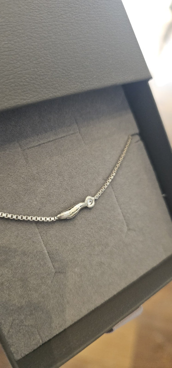 The cloud bracelet in 18k white gold with a lab-grown diamond, in the OTILYAS gift box