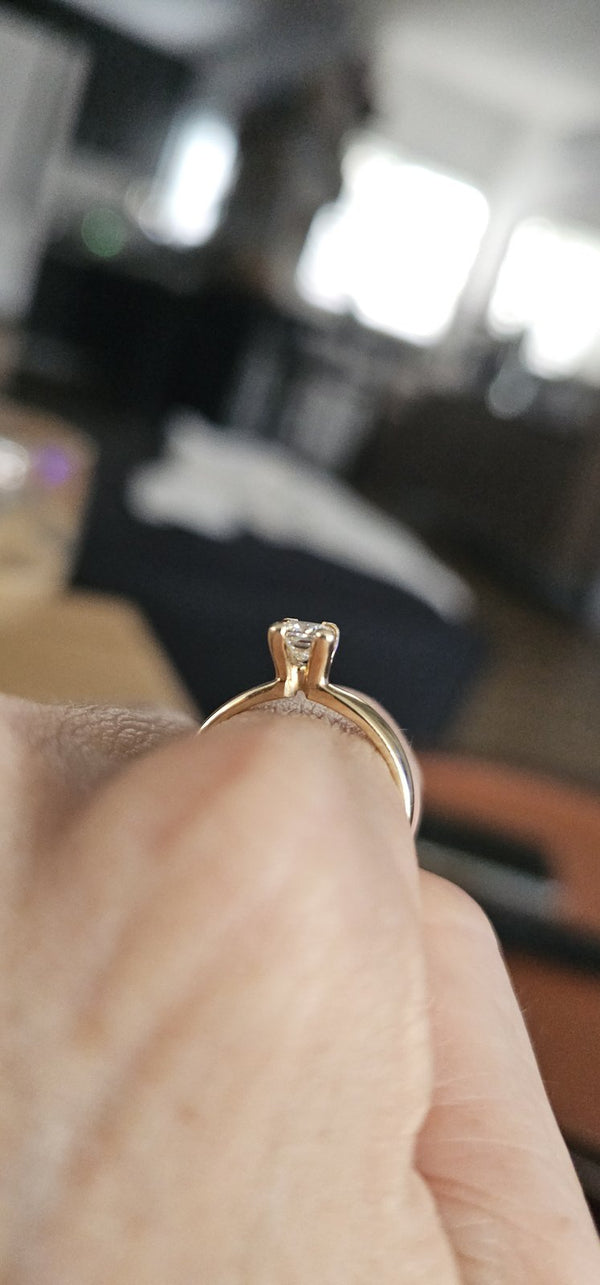 The Sun Square Ring held in hand in the OTILYAS studio, side view of the princess-cut diamond