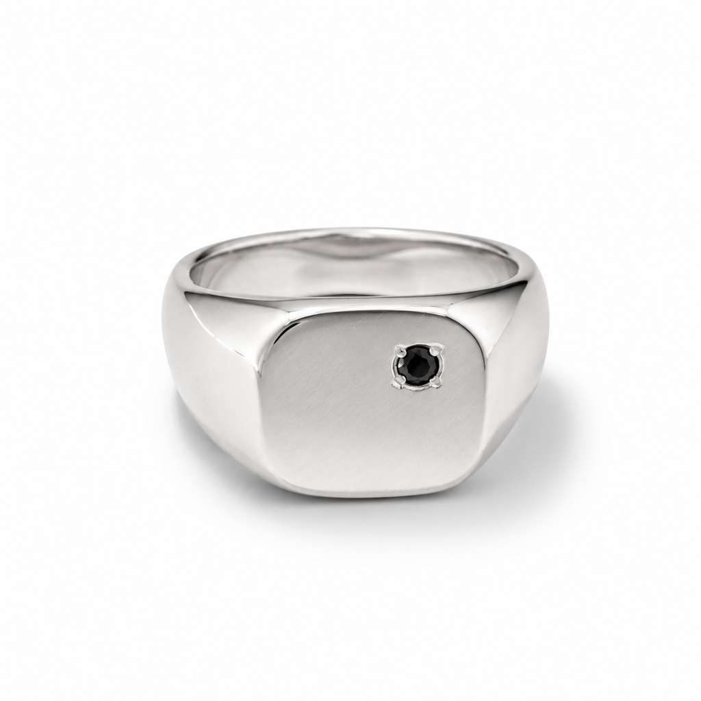 Men's Silver Signet Ring with Black Diamond | טבעת חותם כסף לגבר עם יהלום שחור