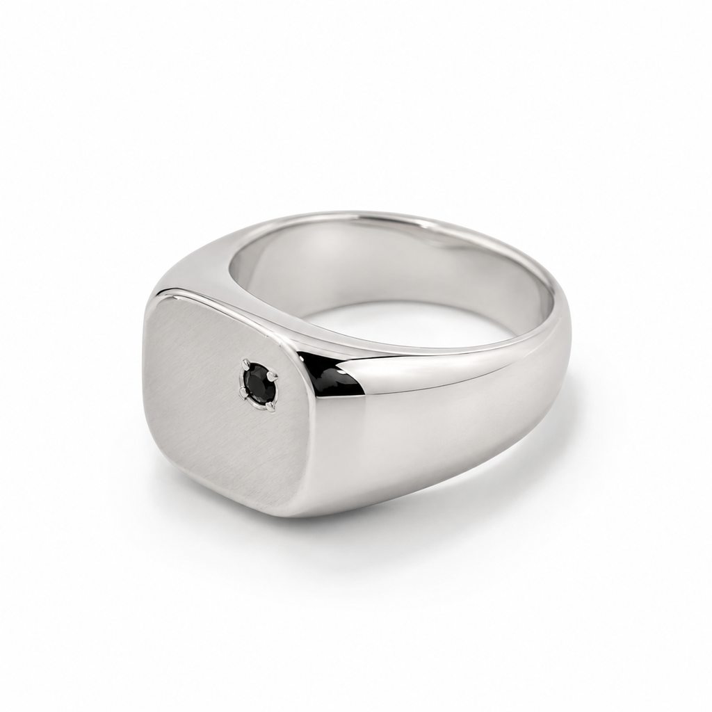 Men's Silver Signet Ring with Black Diamond | טבעת חותם כסף לגבר עם יהלום שחור