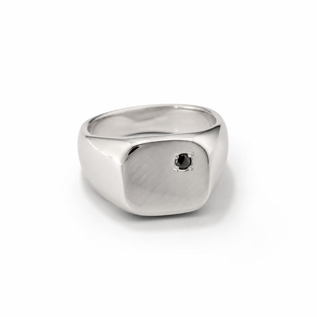 Men's Silver Signet Ring with Black Diamond | טבעת חותם כסף לגבר עם יהלום שחור