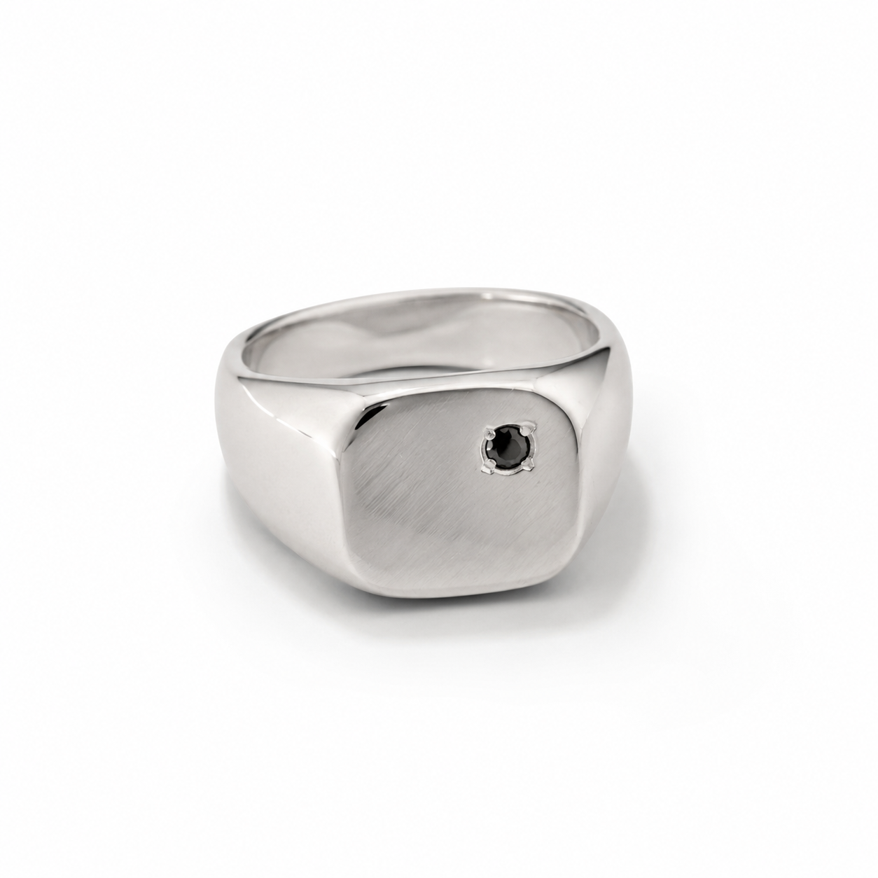 Men's Silver Signet Ring with Black Diamond | טבעת חותם כסף לגבר עם יהלום שחור